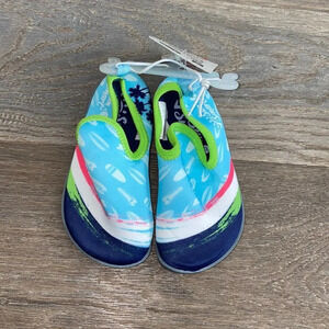 Hi-top water shoes​